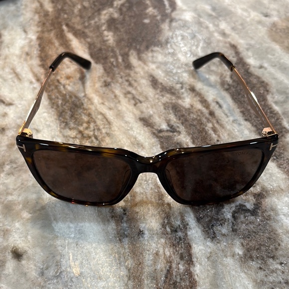 Tom Ford Brown Sunglasses with Sleek Frame - Picture 1 of 10